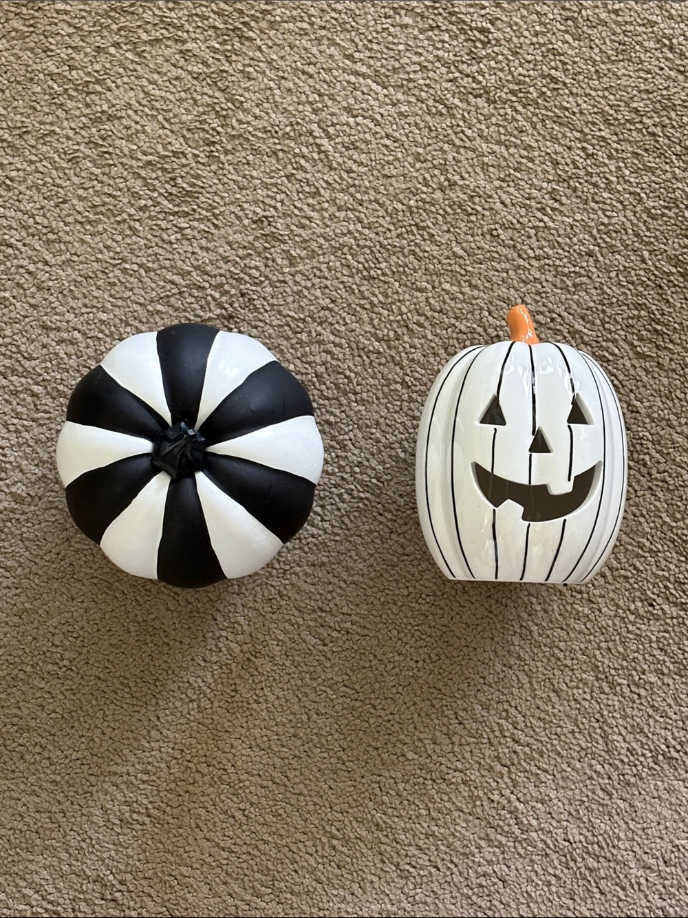 Black & White Decorative Pumpkins - Halloween Décor